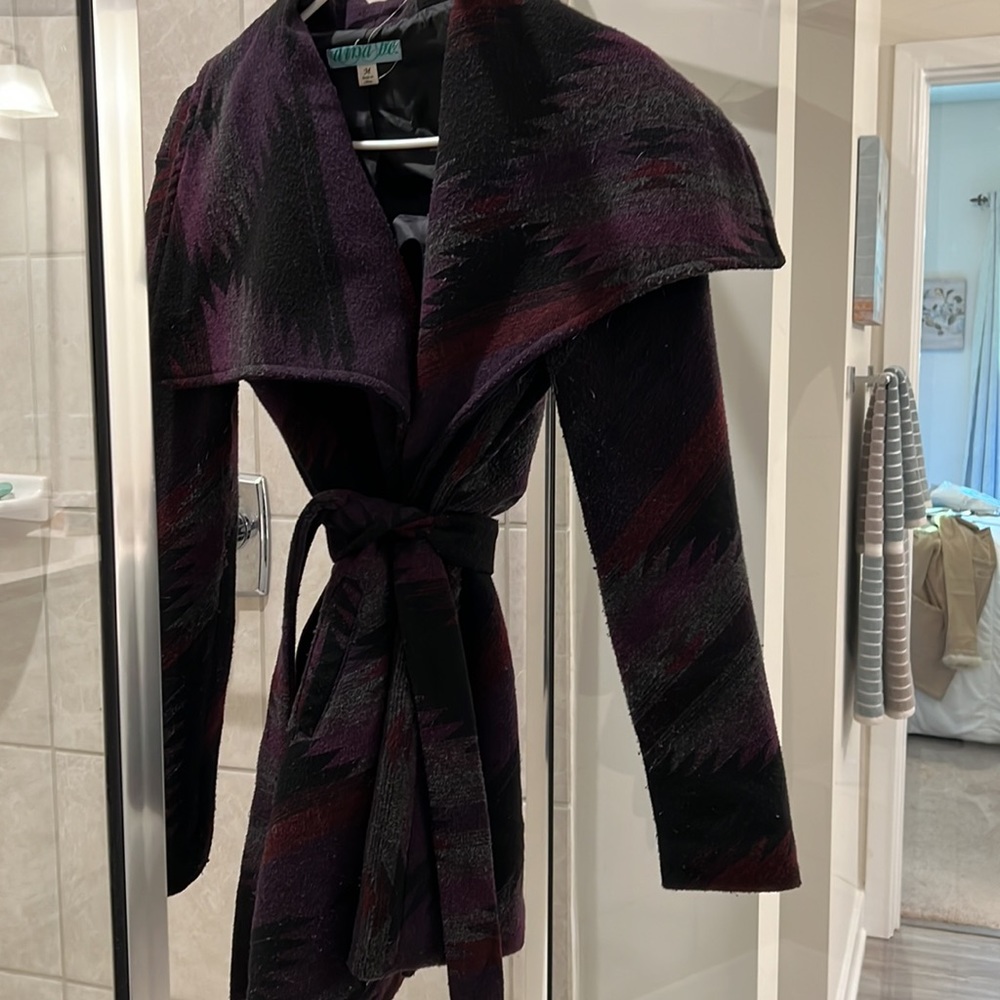 Coat - Picture 2 of 3